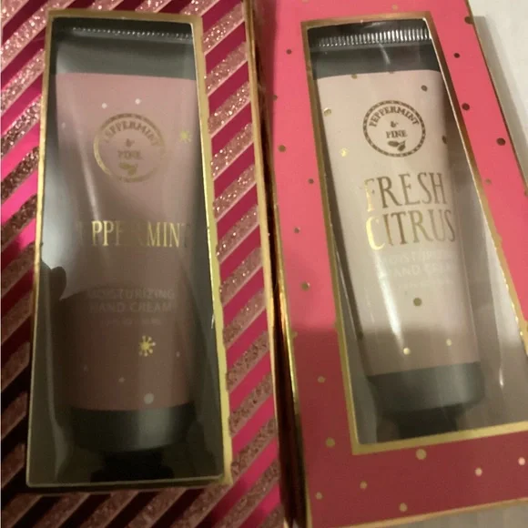 NWT wrap towel Estée Lauder makeup bag & 2 Peppermint & Pine Lotions Bundle - Picture 4 of 8